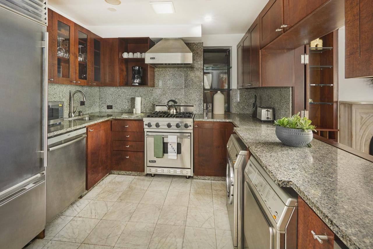 Apartment Manhattan Marvel Luxury Living In A Townhome Oasis I The Atrium I